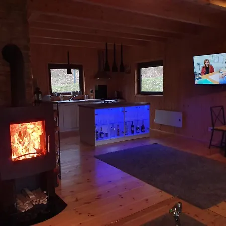 Mana Village - Jacuzzi & Sauna Фермерский дом