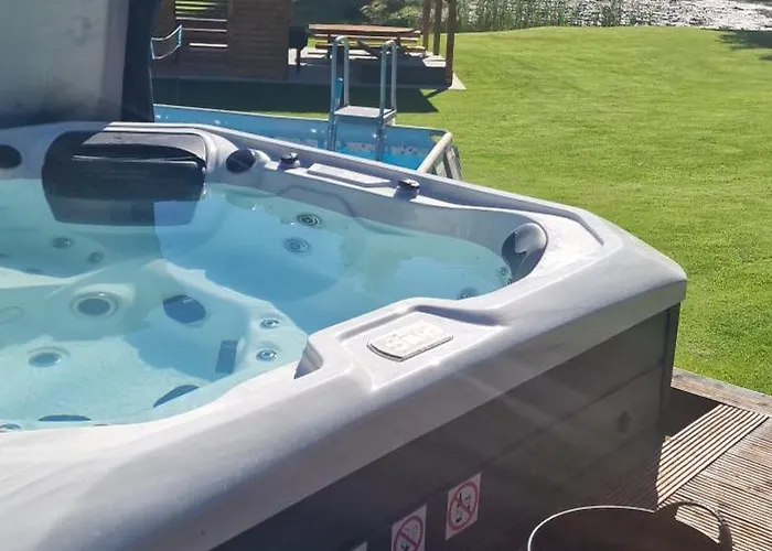 Mana Village - Jacuzzi & Sauna Lantgård *